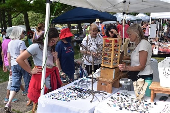 Photo of Family Days Arts & Crafts Fair